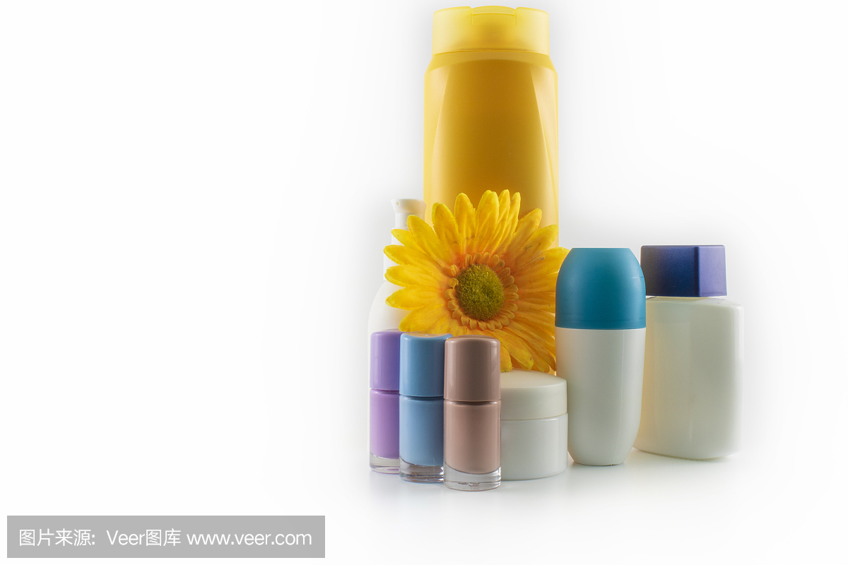 個(gè)人護(hù)理產(chǎn)品。背景在白色的特寫。這是在攝影棚里拍的。